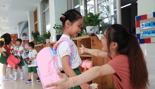 爱红烧肉|班主任工作交流会上,年轻班主任的发言:同事刮目相看,校长表扬