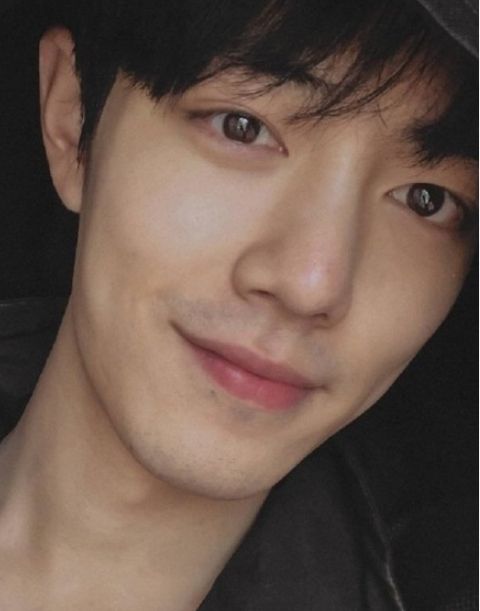 明星素颜|华晨宇：这是我素颜，肖战：这是我素颜，龚俊：闪开看我的