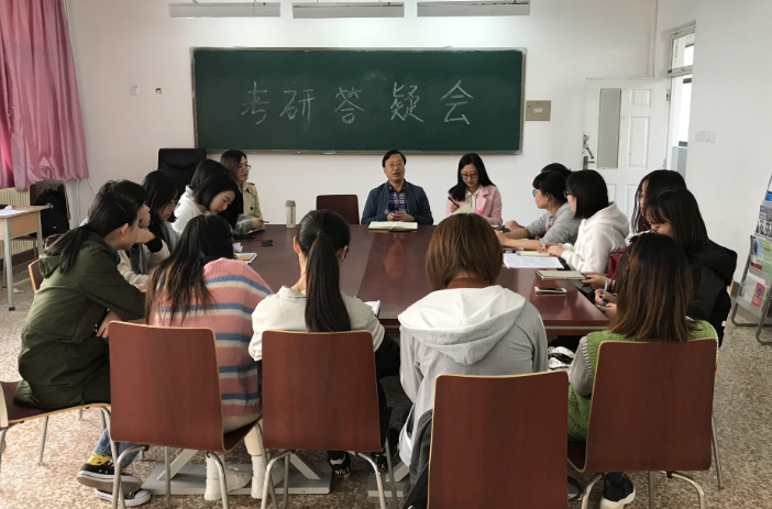 安妈育儿日|考研人能有多卷?万圣节兼职NPC扮“宁采臣”,主要工作就是看书