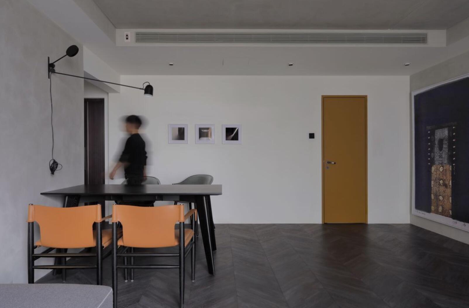 为追求极简,他坚持不要踢脚线,新房完工后,高级又显品味