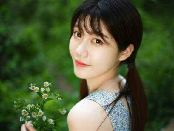 离婚 前面半个月老公都老老实实的,后来三个女人跟他一同进入了房间