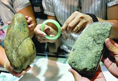 |在网络中认识的女友诱导我去赌石发现被骗该怎么办？直播间赌石可靠吗？