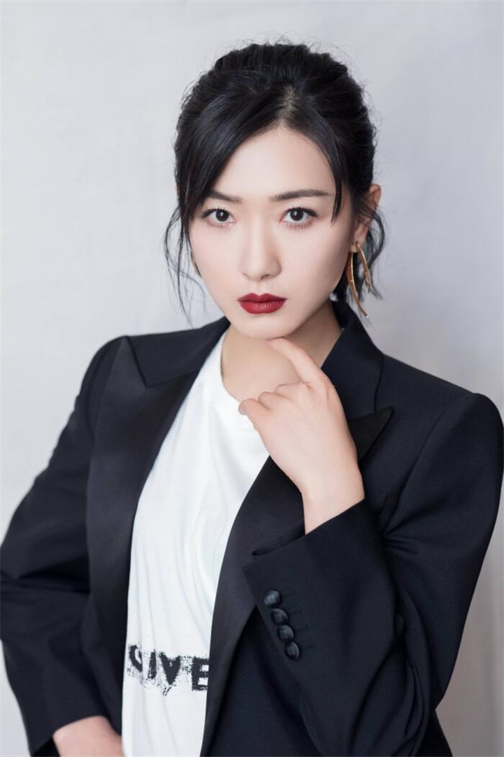 肖战|曾因7次拒绝“潜规则”被封杀,今凭实力走红,被誉为最干净女星!