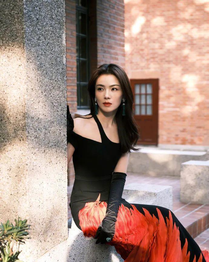 刘涛|当红女星刘涛晒多组写真超美艳！雪肤玉貌太性感甜美