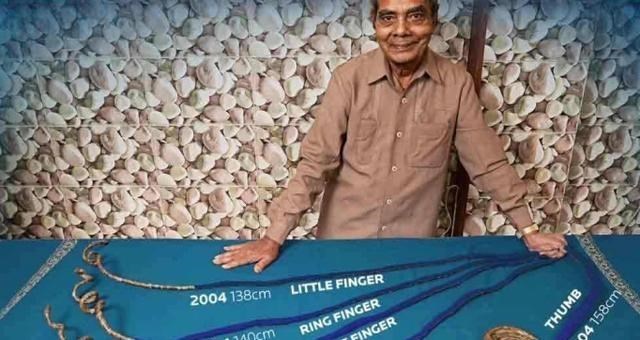 印度 印度老人把留了66年的指甲剪下，封存博物馆后，手指发生了新变化