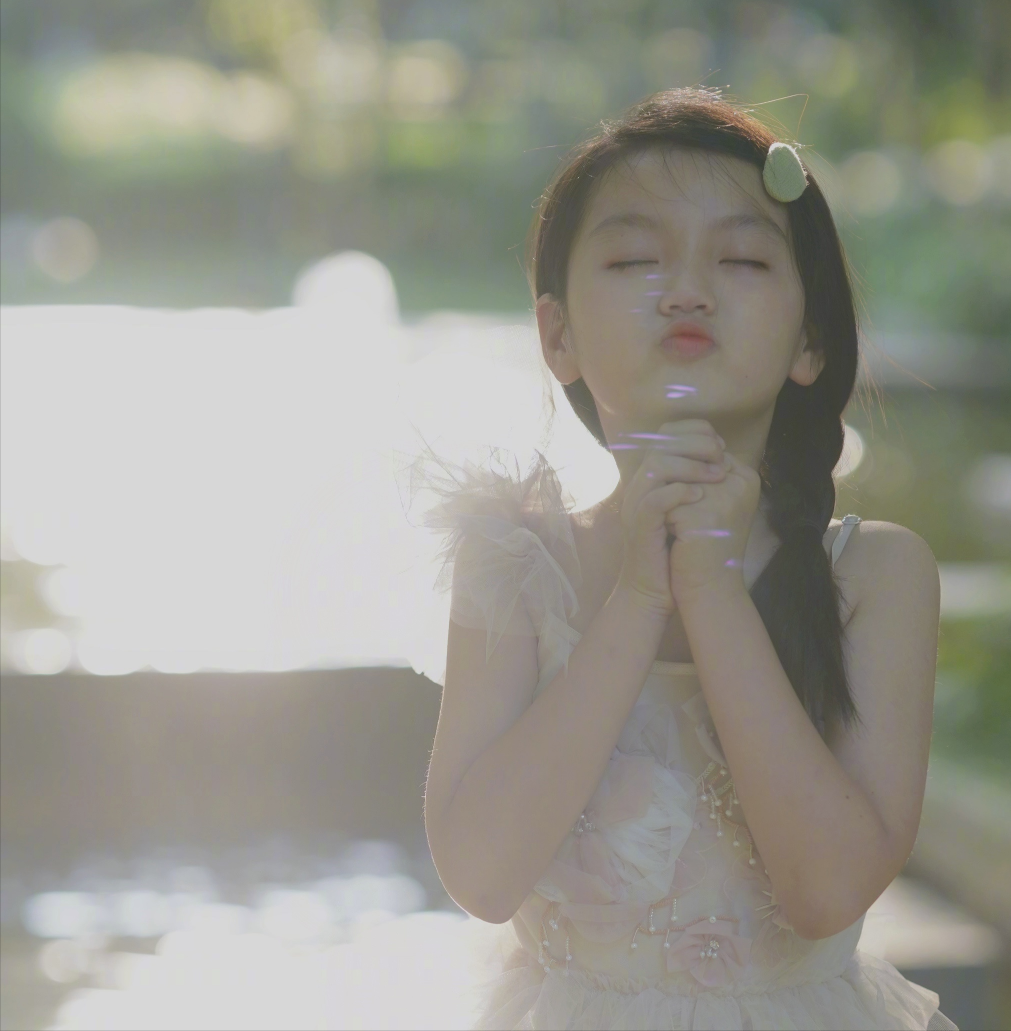 董力|9岁阿拉蕾近照认不出，时隔3年骑董力脖子，董力：你长大了，我也老了