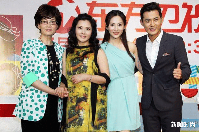 西装|潘虹穿波点西服同框何赛飞，明明只相差8岁，却看上去像两代人