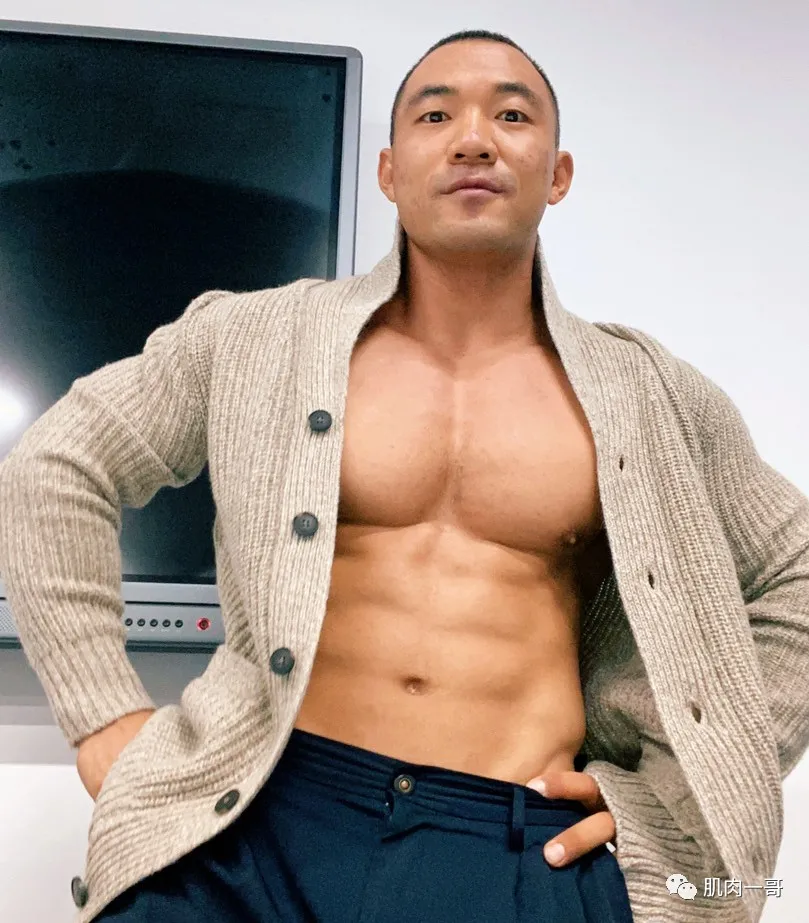 警察|32岁硬汉警察肌肉撑爆衬衫，坏蛋不敢惹系列