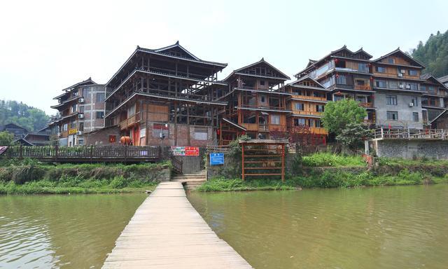 张红玉玉说三农 柳州三江程阳侗寨的农家院，侗家大嫂不简单，照片墙上的故事