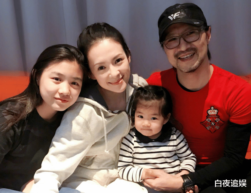 道恩·强森|汪峰16岁女儿尝试轻熟风，撞脸张子枫陈妍希，美得让人移不开眼