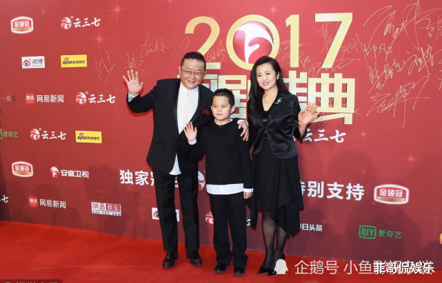 王刚|70岁王刚和儿子相差60岁，老婆一月花费上百万，如今他过得怎么样