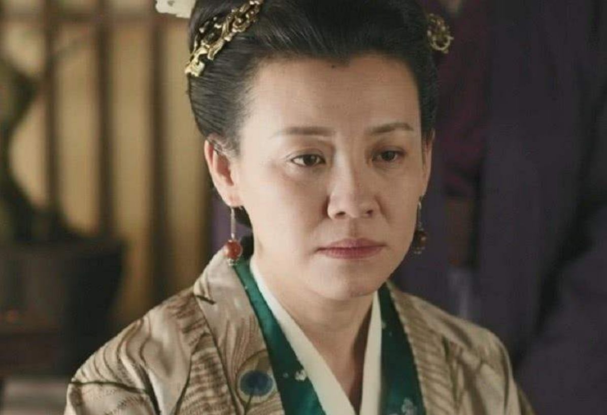 李小龙|刘琳：被大17岁名导抛弃后，相亲嫁平凡丈夫，39岁冒险顺产当妈妈