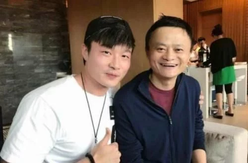 费玉清|费玉清癌症晚期，已经开始立遗嘱了？主播帝师一句话带起大节奏