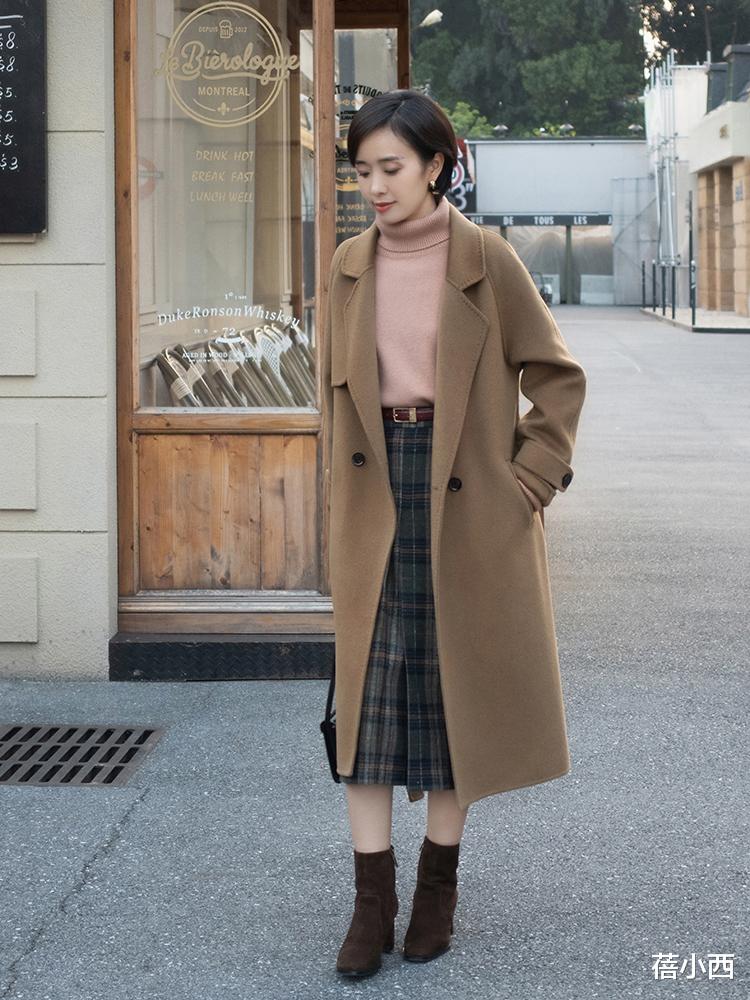 蓓小西 冬季最流行的是“大衣”,跟三木穿4个高级款,搭配裤子裙子都美