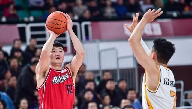 炄锌说 深圳“双枪”发威爆砍58分，投进14记三分球，28分大胜天津队！