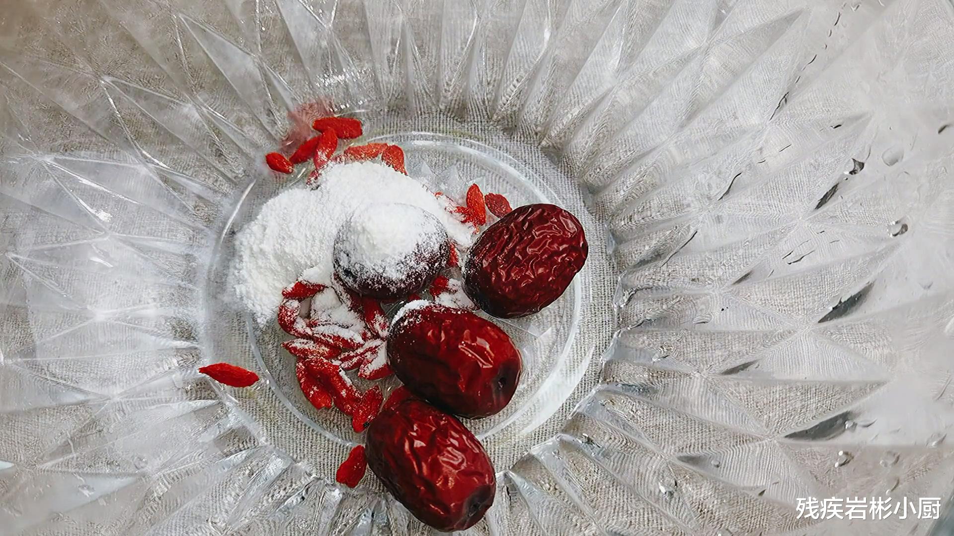 养颜|阿姨看起来那么年轻,原来一直在喝这款养颜茶,女神必备哦