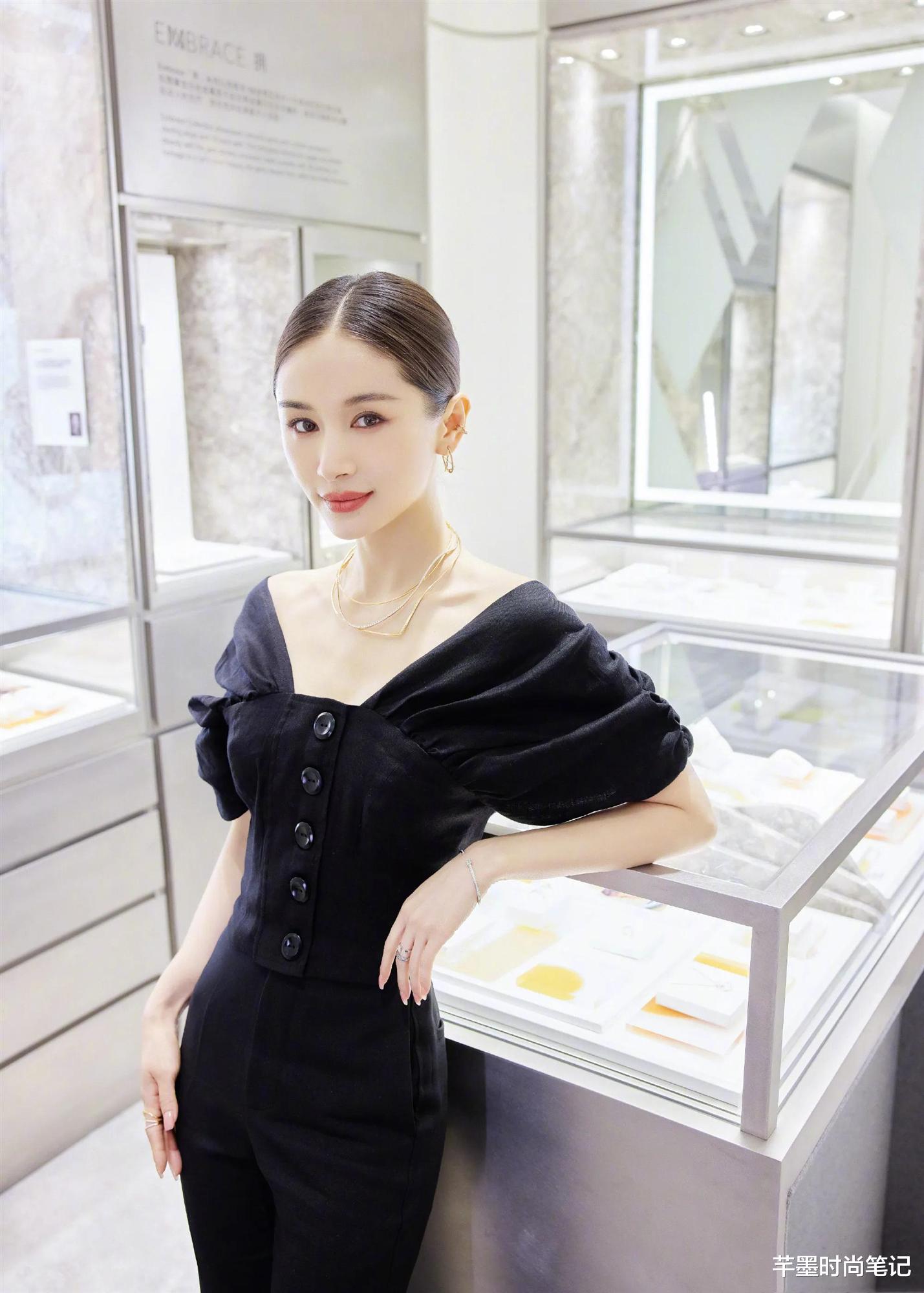 王子文|个子瘦小王子文为显瘦这么拼？这套深蓝职场装，完全不像159身高