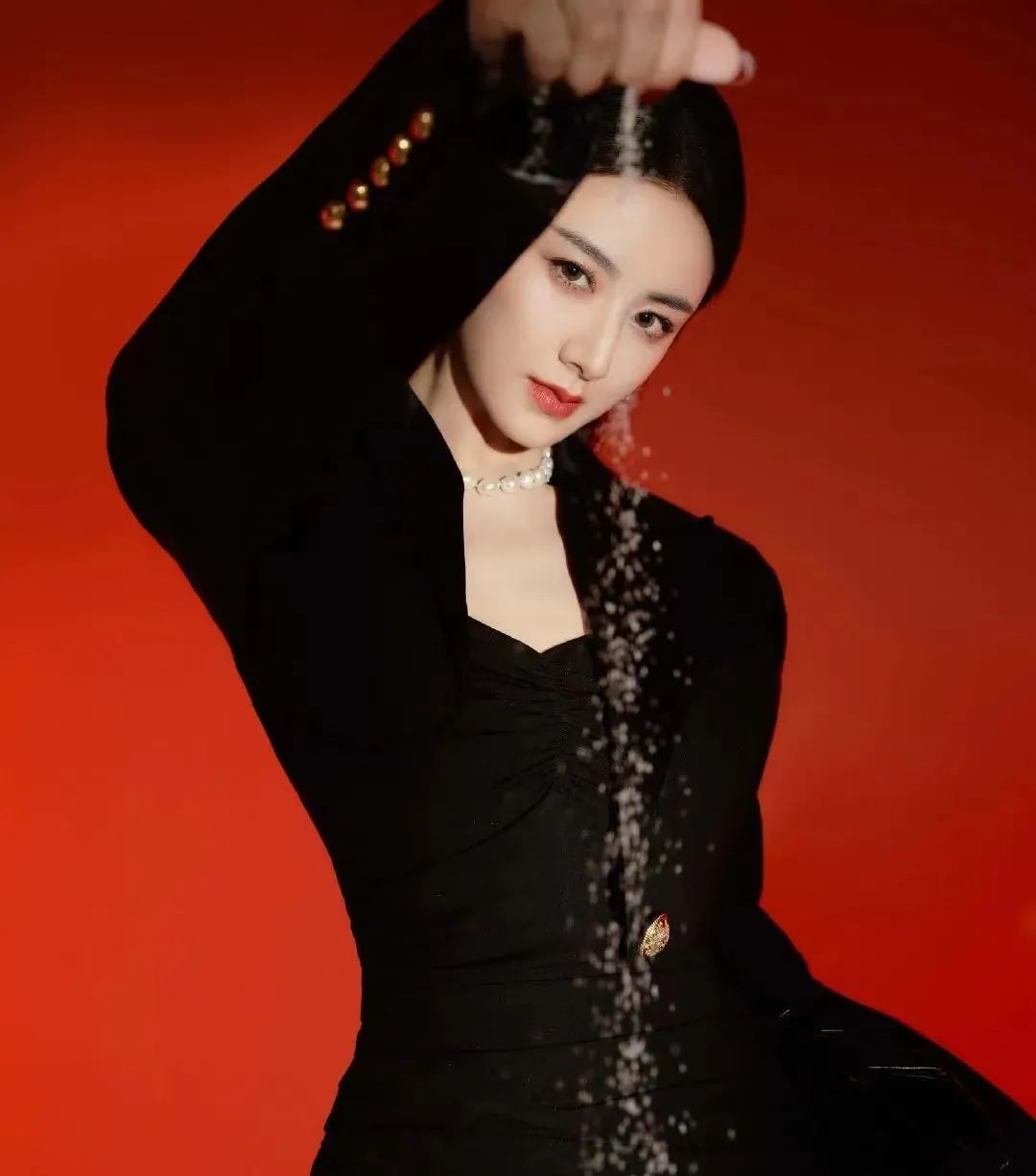 欧莱雅|“第一顶流网红”真面目终于被扒?狂骗5000万人,遭全网打假:赶紧封杀吧!