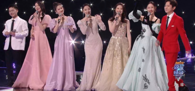 黄磊|跨年晚会女星:杨幂优雅高贵,唐嫣美感十足,白鹿唯美,杨紫惊艳