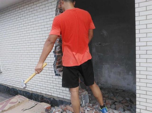 就为了露台他买下顶楼，一番大改后过上了田园生活，真让人羡慕！