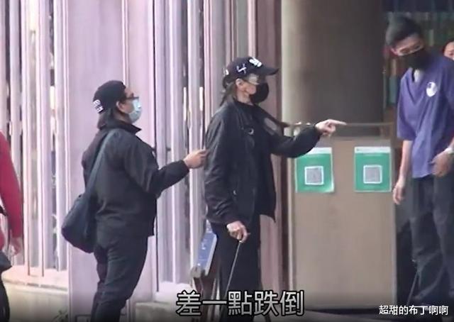 宋祖儿|85岁谢贤拄拐出行状态差，老来无伴太孤独，前女友CoCo现国外潇洒