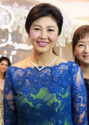 李昕言温度空间|泰国前美女总理英拉,54岁寄居他国,名义上未婚的她怎么样了?