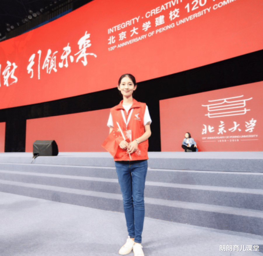 校花|北大校花“毕业照”走红，长相神似“李沁”，网友直呼：等你出道