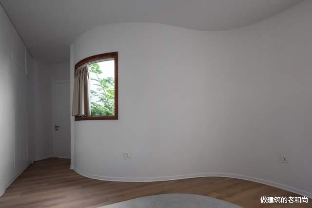 越南女服装设计师的家，当作一件艺术品来设计，空间丰富又有趣