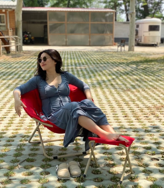 京妈说|朱珠挺八月孕肚逛街，水肿明显却自信满满，孕晚期水肿6招缓解