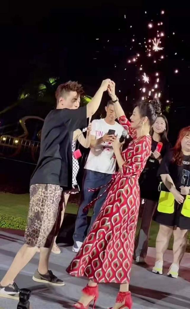 张庭|张庭豪砸300万包海岛，带员工疯玩四天三夜，引发当地人不满