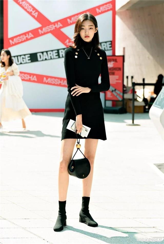 时尚搭配师瓜瓜|今年早秋别穿马丁靴了，当下流行的是“平头靴”，高级时髦不撞款