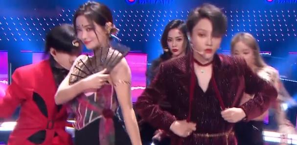 关晓彤|818晚会一言难尽，怎么做到难看的那么难看，好看的又特好看的？