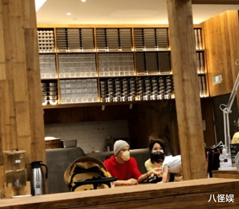 张柏芝|产后身体虚弱！郭碧婷自曝没给女儿喂母乳，小奶皇像她喜欢吵闹环境