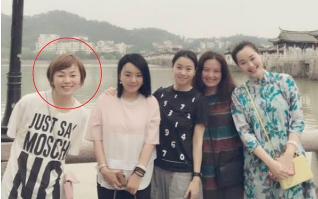 黄渤|46岁黄渤老婆照片流出，原来是熟悉的她，怪不得“看不上”林志玲