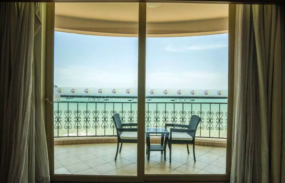 |一键把落地窗变成阳台，这玩意简直是小户型的福音啊~