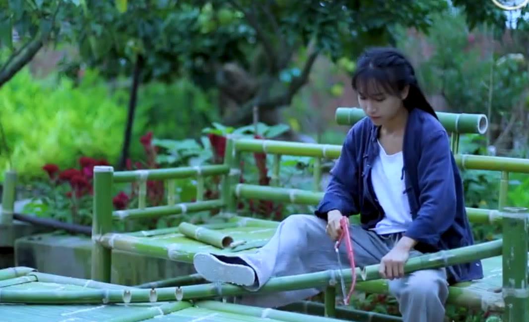 冯巩|滤镜破碎？李子柒真人终亮相，皮肤蜡黄脸臃肿网友：下地干活累的