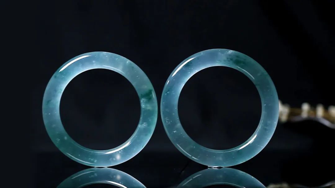 翡翠手镯|什么样的翡翠手镯才值得收藏？