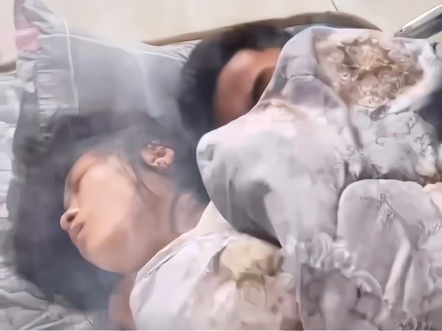 求职|无业少年无处可去，带女朋友在劳务公司打地铺，网友：我想不明白