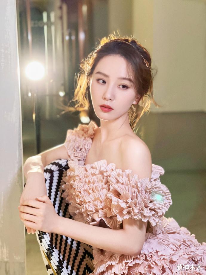 辣妹|85花盛典礼服秀来了!杨幂连换三套迎战,刘诗诗咖位不稳,唐嫣翻车