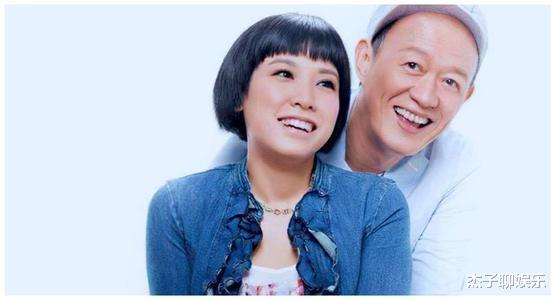 金士杰|57岁金士杰焕发新春,与22岁女学生一见钟情,花甲之年喜迎龙凤胎