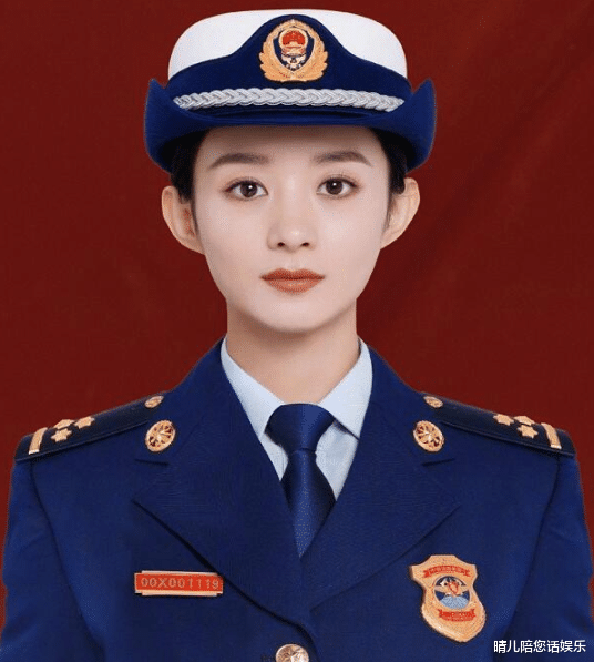 赵丽颖|赵丽颖消防宣传拍摄花絮曝光，摘掉帽子后头型引热议：活该她火！