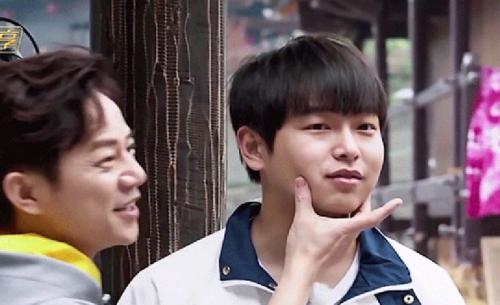 黄晓明|黄晓明身材管理成功，网友直呼: 彻底“去油”了