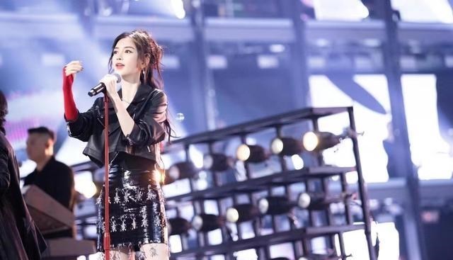 Angelababy|Baby真让人刮目相看，“女团路线”又酷又辣，很难相信她生过孩子