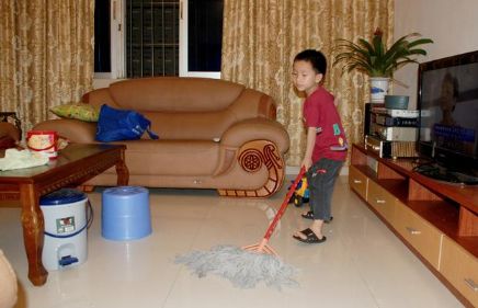 三史之家 小学生帮母亲写请假条走红，单位领导看完感动：奖励千元休假五天