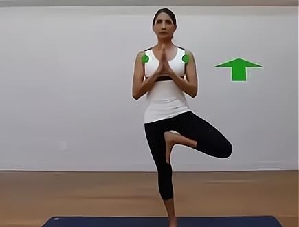 薄荷|瑜伽树式，除了锻炼平衡能力，还可以完美解决臀部外侧凹陷问题！