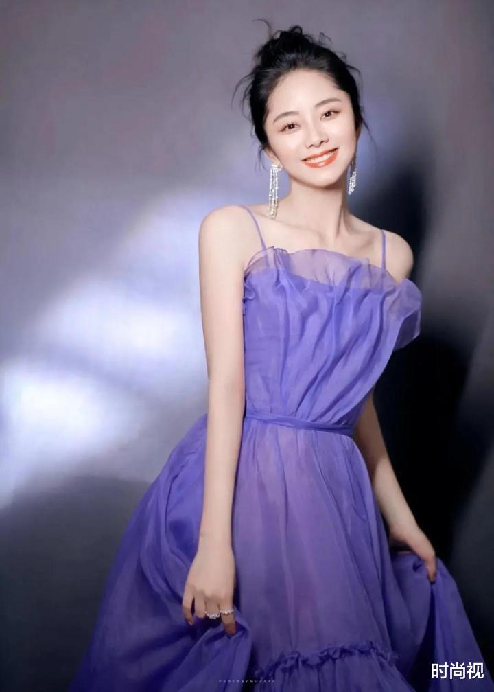 时尚视|谁的纱裙穿搭更胜一筹？刘亦菲精美，热巴性感，谭松韵可爱