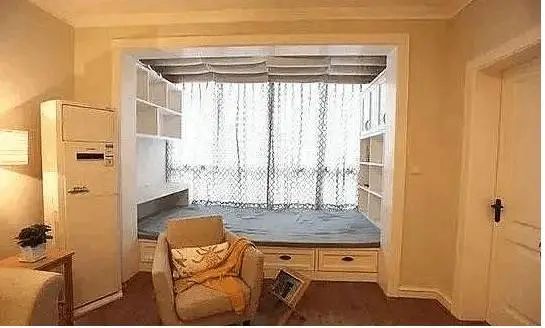 榻榻米|老公装修也太聪明了!在阳台上装一个榻榻米,立马多出一间房!