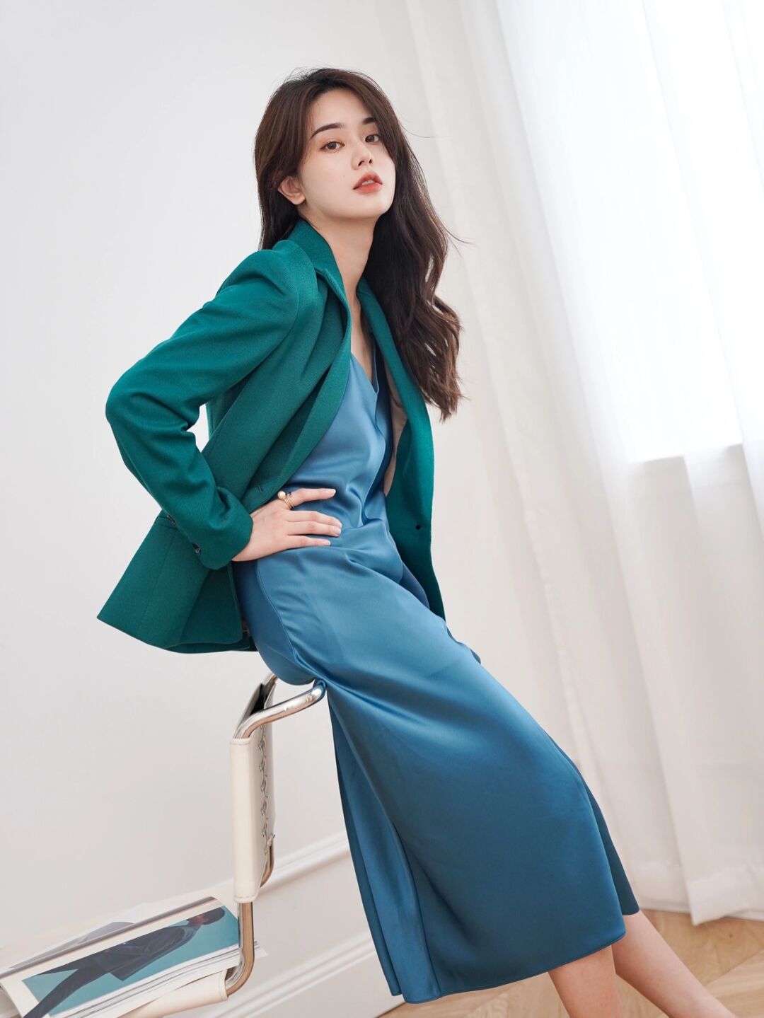 何有强|女神博主绿色衣服单品穿搭，居然能搭配得那么好看，优雅又显白