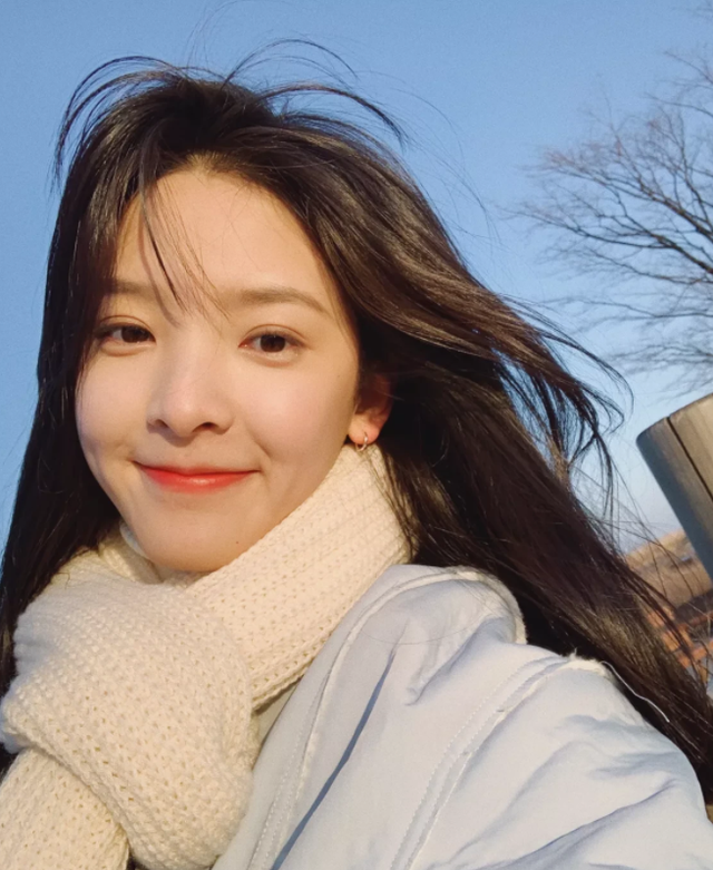 赵露思|25岁章若楠，23岁赵露思，同是初恋脸，一个跻身小花，一个捧不红