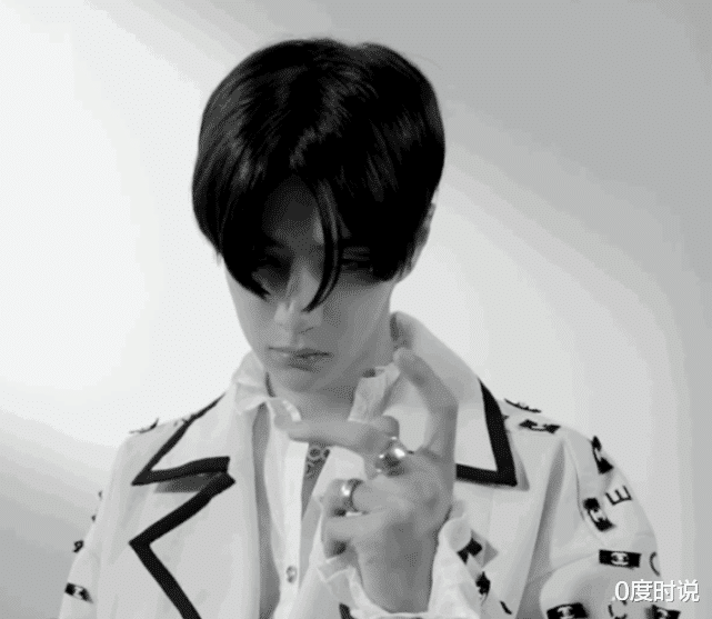 马思纯|王一博为何要模仿周震南？戴上眼尾钉形象“娘化”，这谁认得出